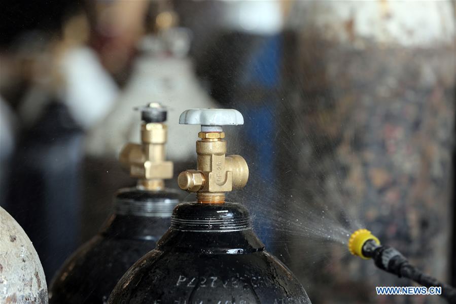 IRAQ-BAGHDAD-COVID-19-OXYGEN CYLINDERS-DEMAND-INCREASE